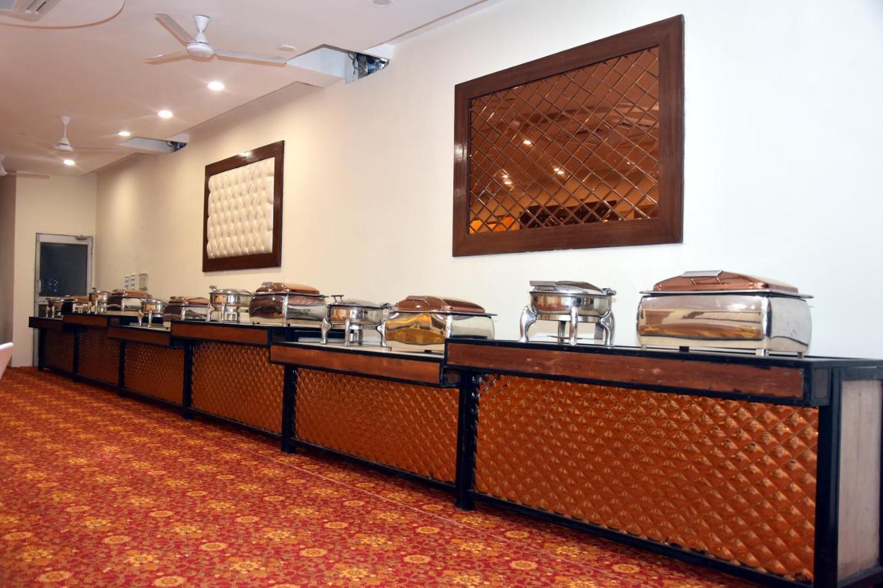 โอโย 22115 โฮเต็ล D พลาซา Hotel Zirakpur ภายนอก รูปภาพ