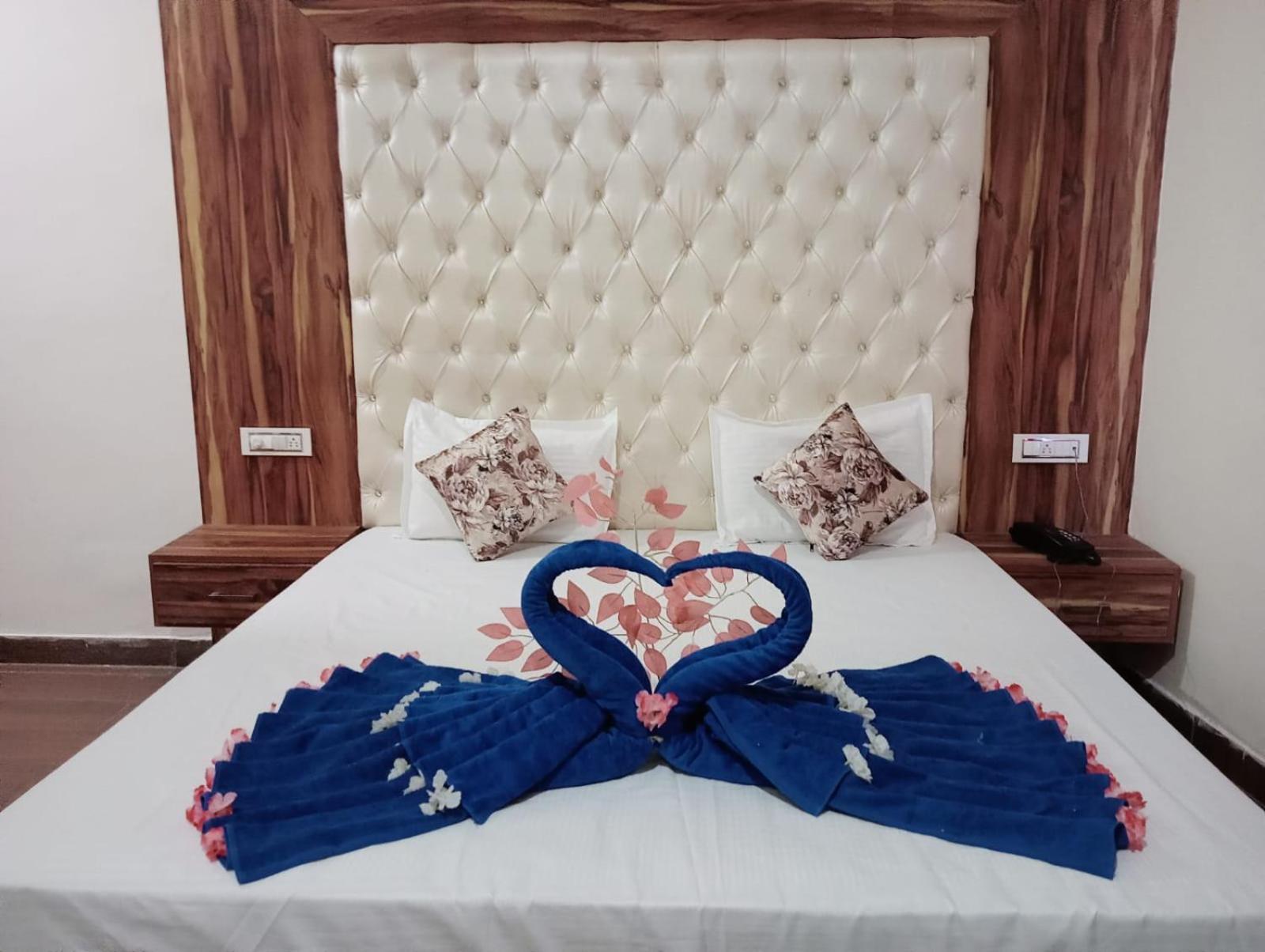 โอโย 22115 โฮเต็ล D พลาซา Hotel Zirakpur ภายนอก รูปภาพ