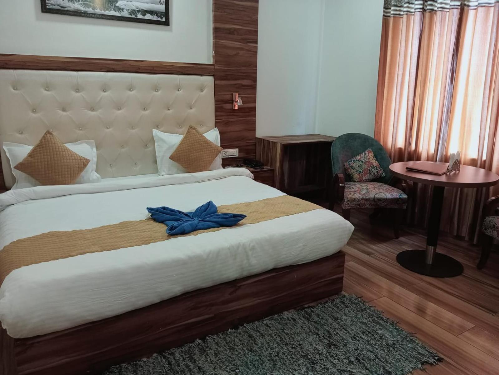 โอโย 22115 โฮเต็ล D พลาซา Hotel Zirakpur ภายนอก รูปภาพ