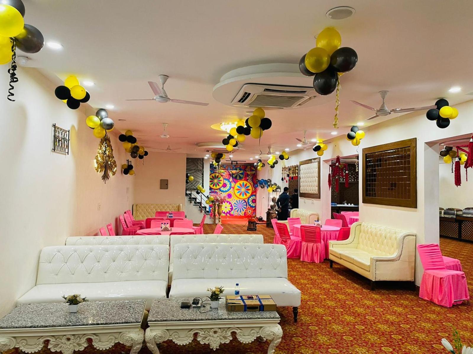 โอโย 22115 โฮเต็ล D พลาซา Hotel Zirakpur ภายนอก รูปภาพ