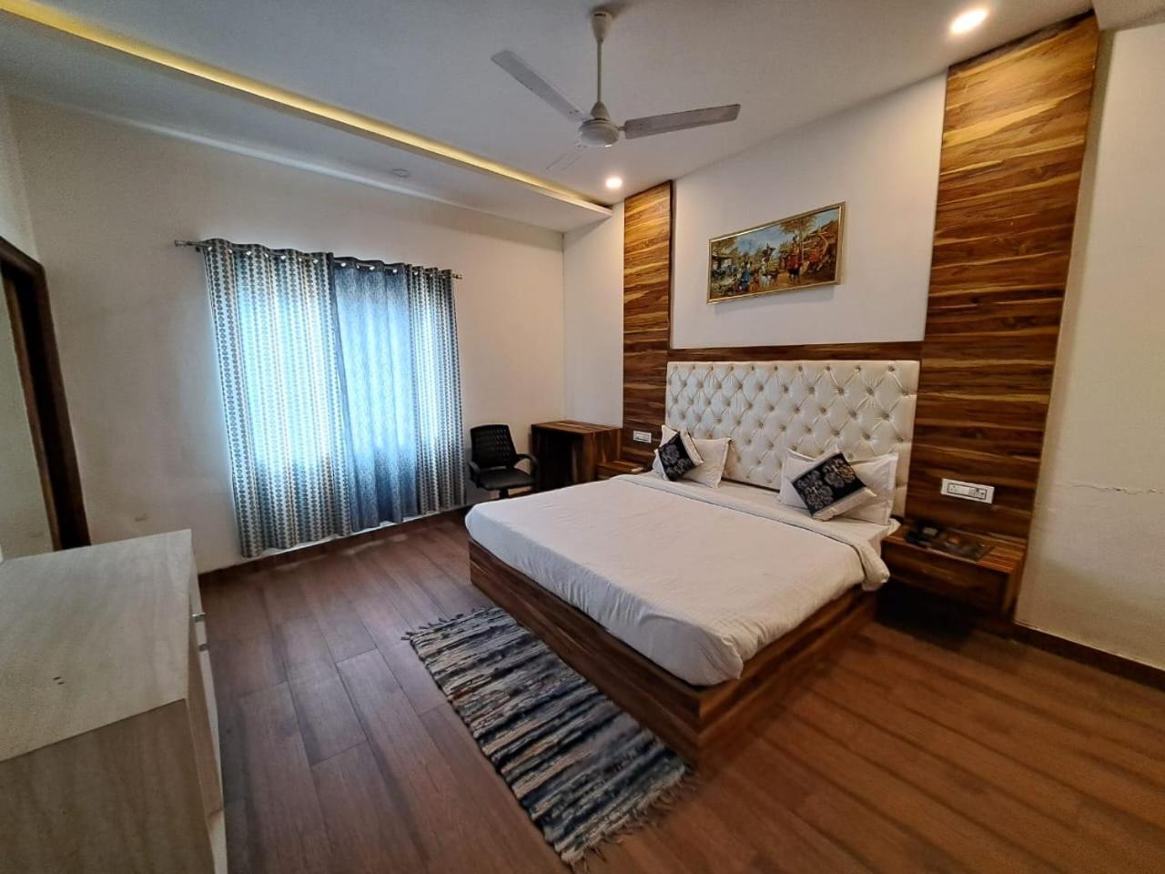 โอโย 22115 โฮเต็ล D พลาซา Hotel Zirakpur ภายนอก รูปภาพ