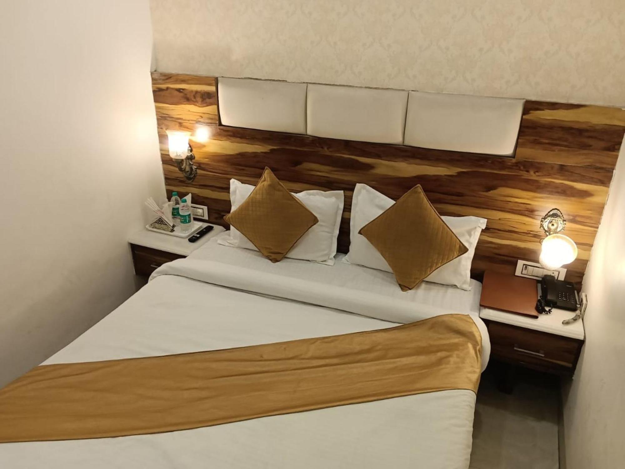 โอโย 22115 โฮเต็ล D พลาซา Hotel Zirakpur ภายนอก รูปภาพ