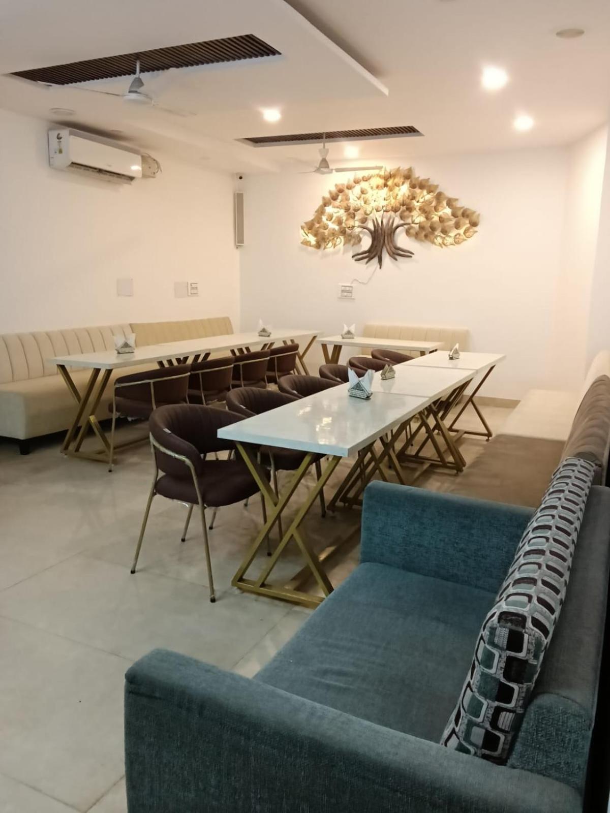 โอโย 22115 โฮเต็ล D พลาซา Hotel Zirakpur ภายนอก รูปภาพ