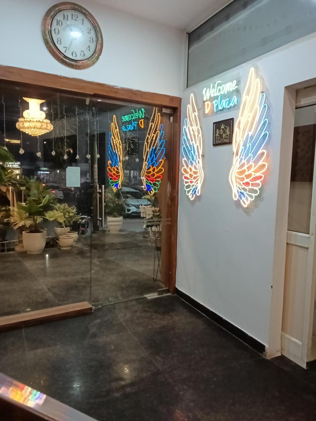 โอโย 22115 โฮเต็ล D พลาซา Hotel Zirakpur ภายนอก รูปภาพ