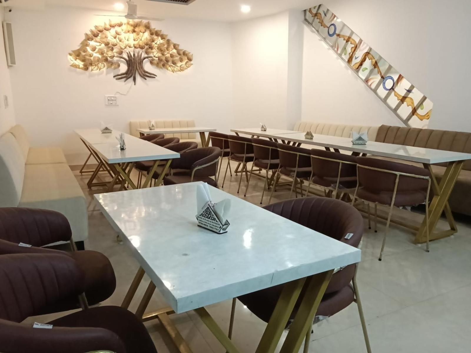 โอโย 22115 โฮเต็ล D พลาซา Hotel Zirakpur ภายนอก รูปภาพ